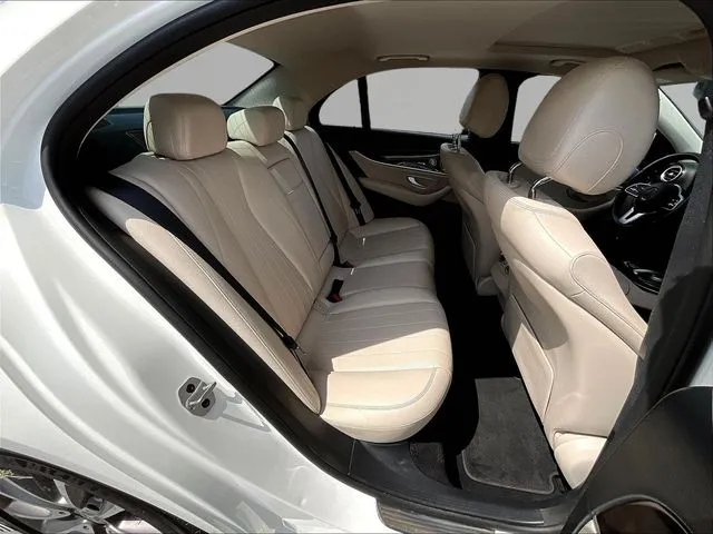 Mercedes-Benz E-Class photo 26