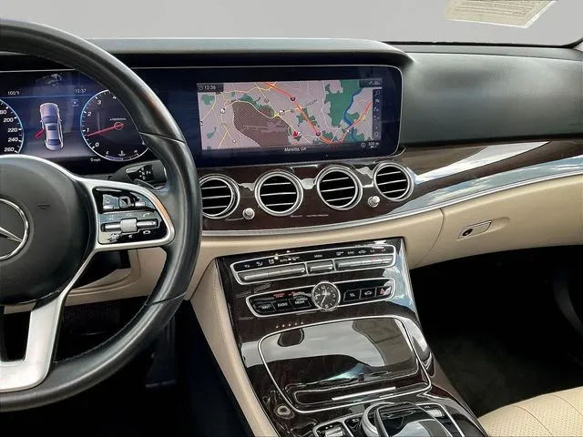 Mercedes-Benz E-Class photo 11