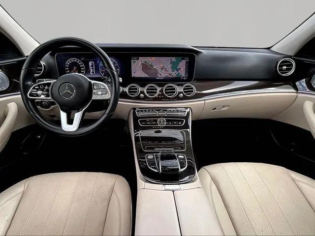 Mercedes-Benz E-Class photo 9