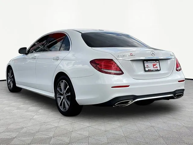 Mercedes-Benz E-Class photo 5