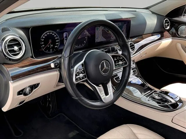 Mercedes-Benz E-Class photo 18