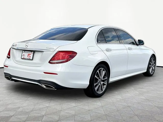 Mercedes-Benz E-Class photo 7
