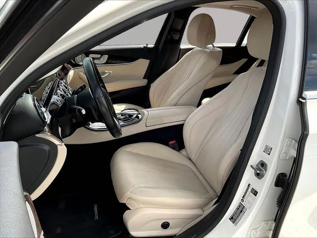 Mercedes-Benz E-Class photo 22