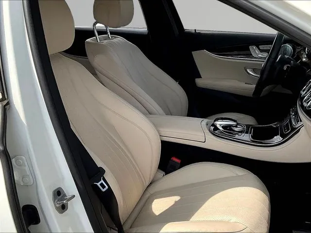 Mercedes-Benz E-Class photo 30
