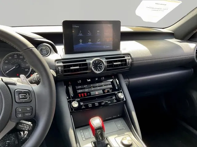 Lexus IS photo 11
