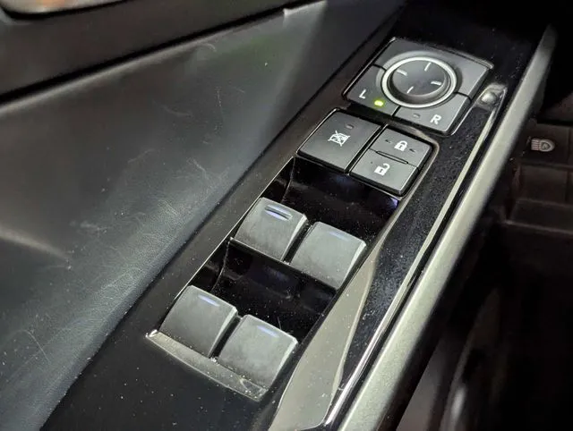 Lexus IS photo 17