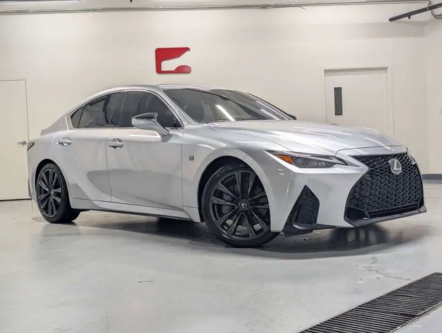 Lexus IS photo 2