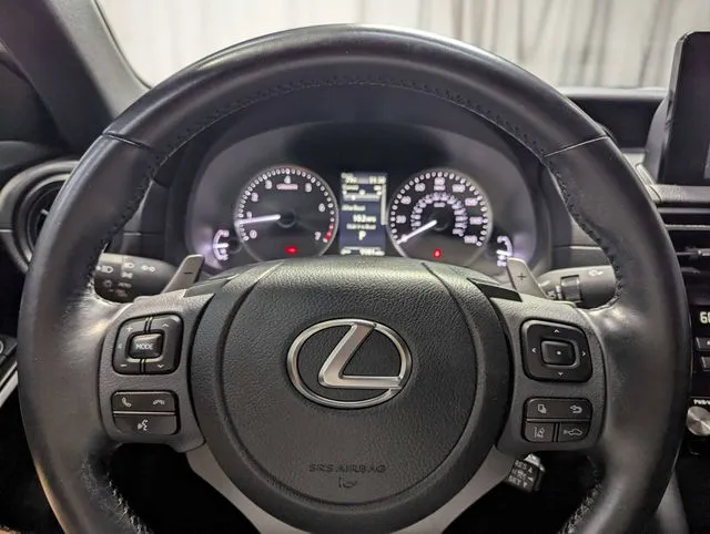 Lexus IS photo 21