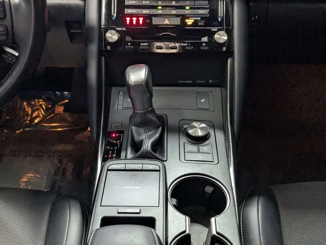 Lexus IS photo 13
