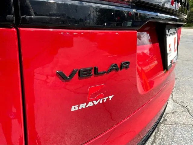 Land Rover Range Rover Velar photo 25