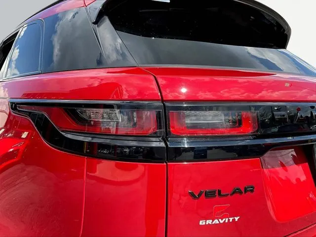 Land Rover Range Rover Velar photo 24