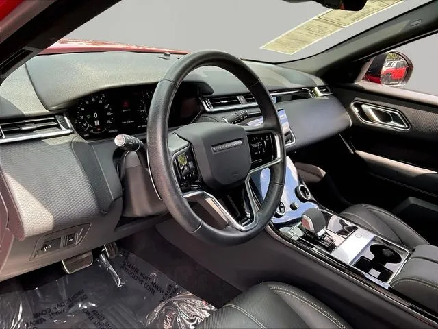 Land Rover Range Rover Velar photo 18