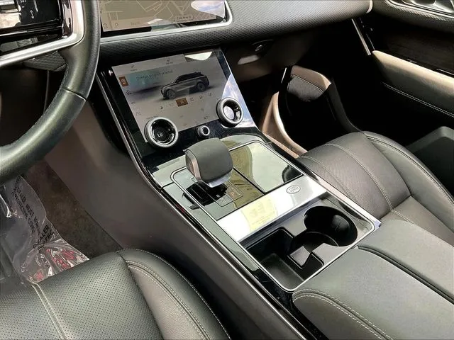Land Rover Range Rover Velar photo 19