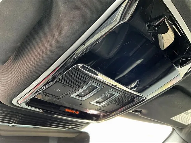 Land Rover Range Rover Velar photo 17