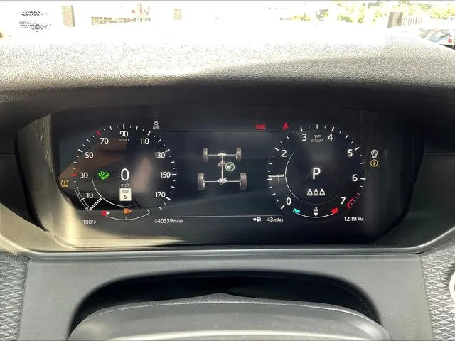 Land Rover Range Rover Velar photo 15