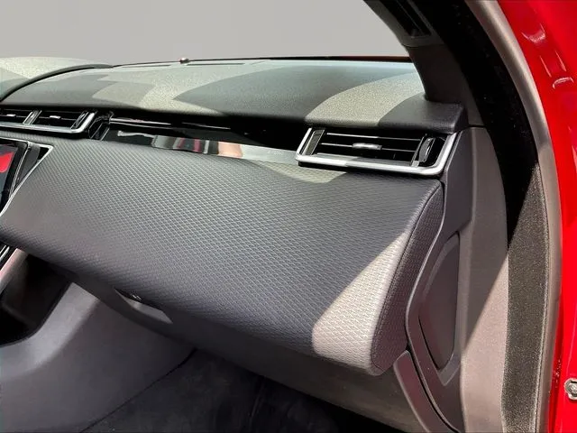 Land Rover Range Rover Velar photo 27