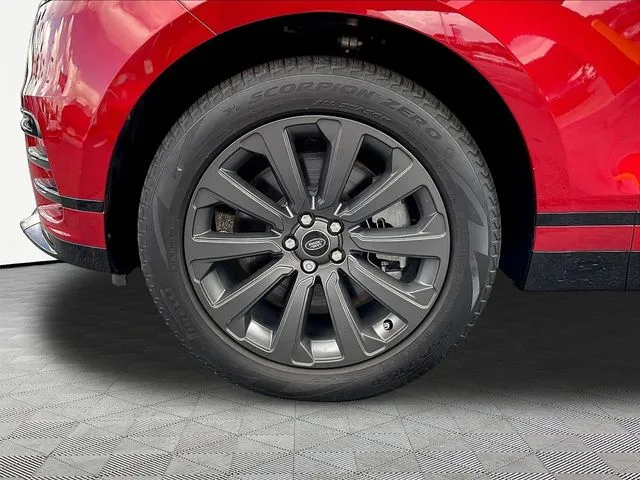 Land Rover Range Rover Velar photo 35