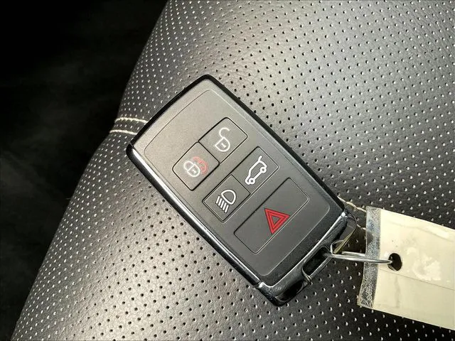 Land Rover Range Rover Velar photo 36