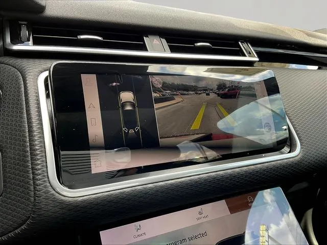 Land Rover Range Rover Velar photo 16