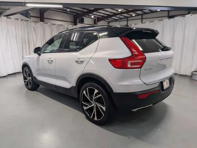 Volvo XC40 photo 4