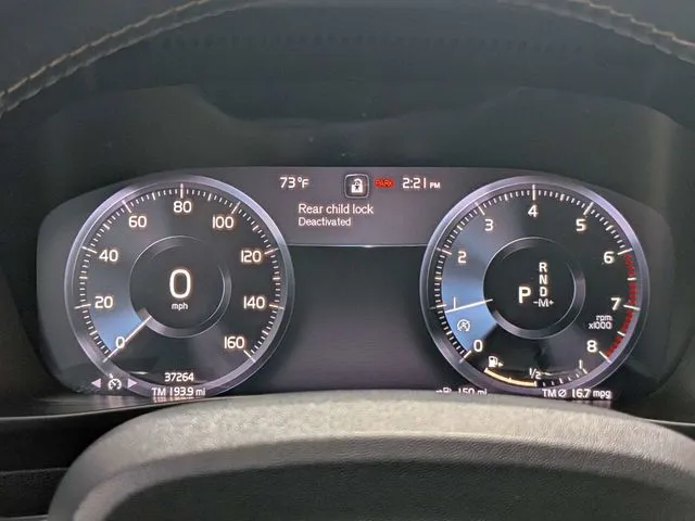 Volvo XC40 photo 16
