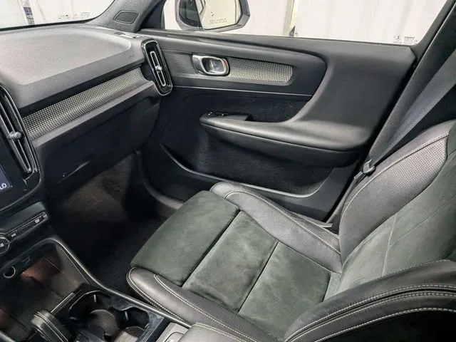 Volvo XC40 photo 8