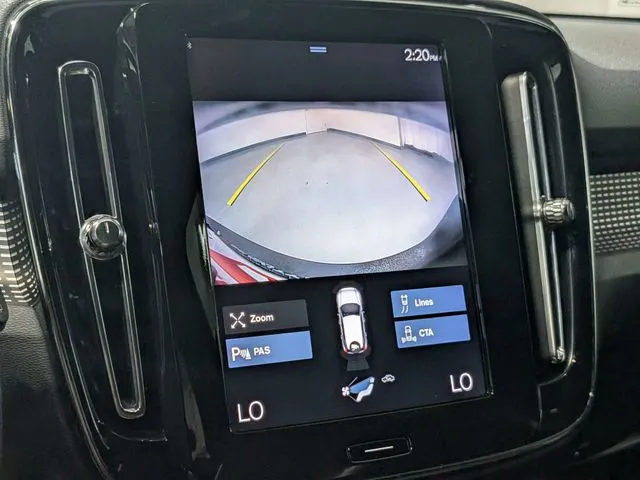 Volvo XC40 photo 14