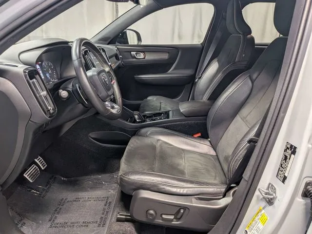 Volvo XC40 photo 9