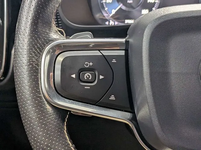Volvo XC40 photo 17