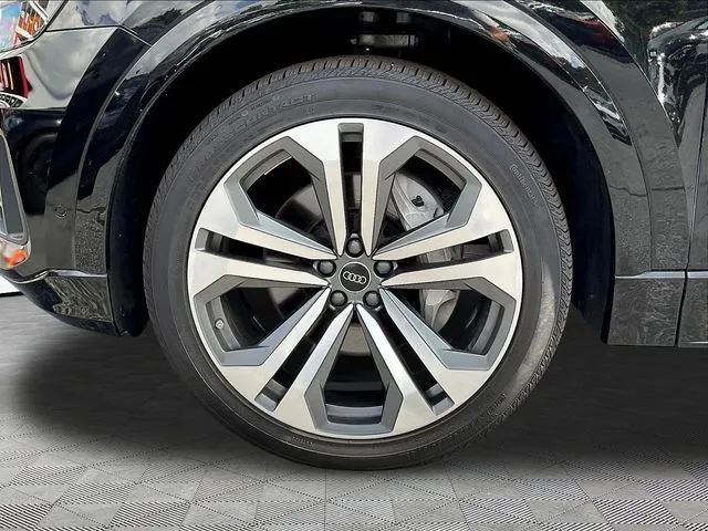 Audi Q8 photo 35