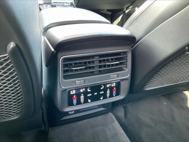 Audi Q8 photo 12