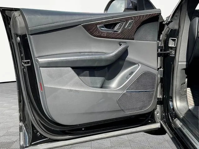 Audi Q8 photo 21