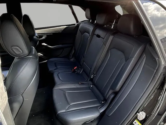 Audi Q8 photo 23