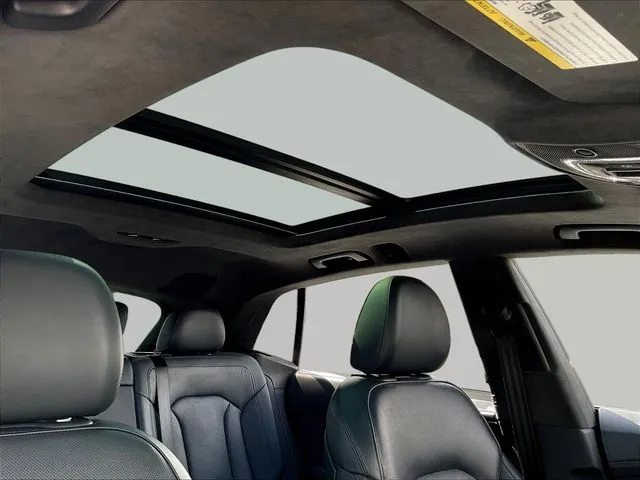 Audi Q8 photo 28