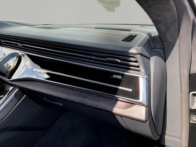 Audi Q8 photo 27