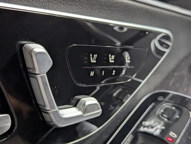 Mercedes-Benz S-Class photo 18