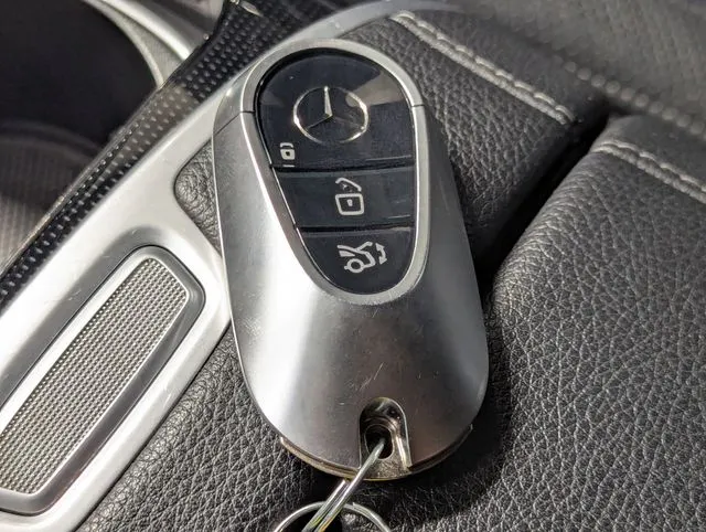 Mercedes-Benz S-Class photo 24