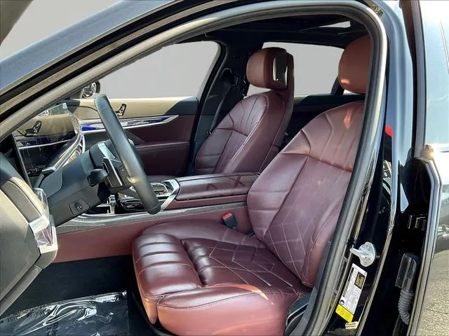 BMW 7 Series photo 21