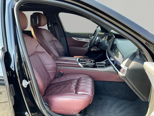 BMW 7 Series photo 28