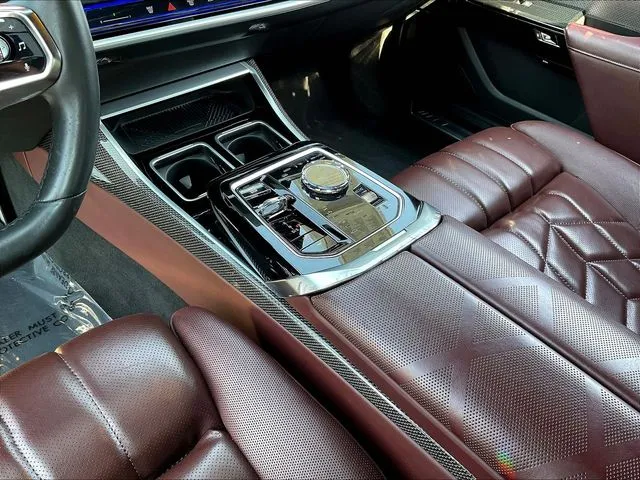 BMW 7 Series photo 18