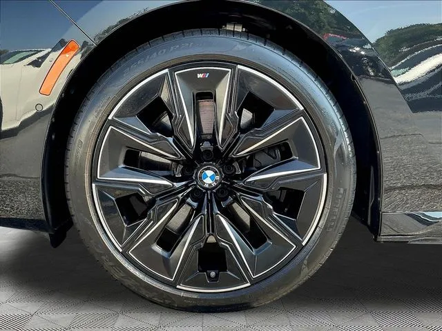 BMW 7 Series photo 33