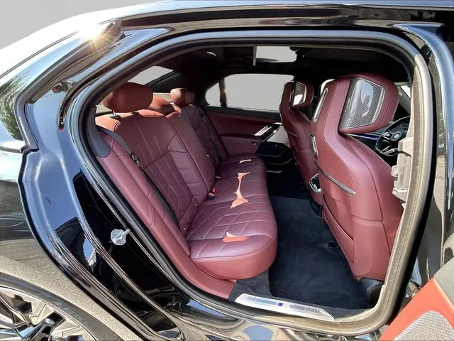 BMW 7 Series photo 24