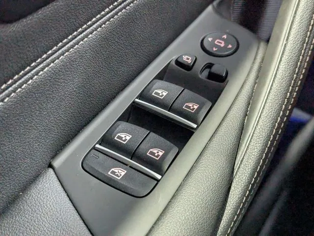 BMW 5 Series photo 18
