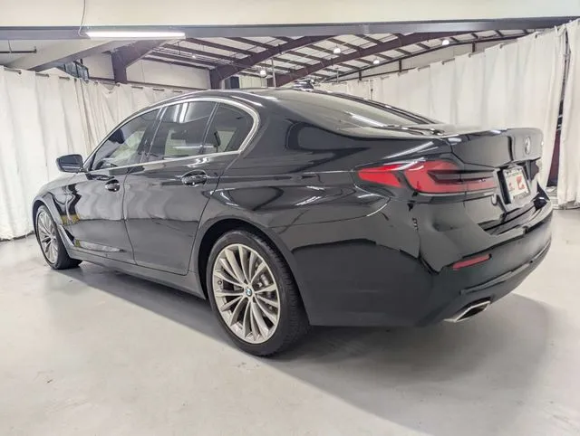 BMW 5 Series photo 4