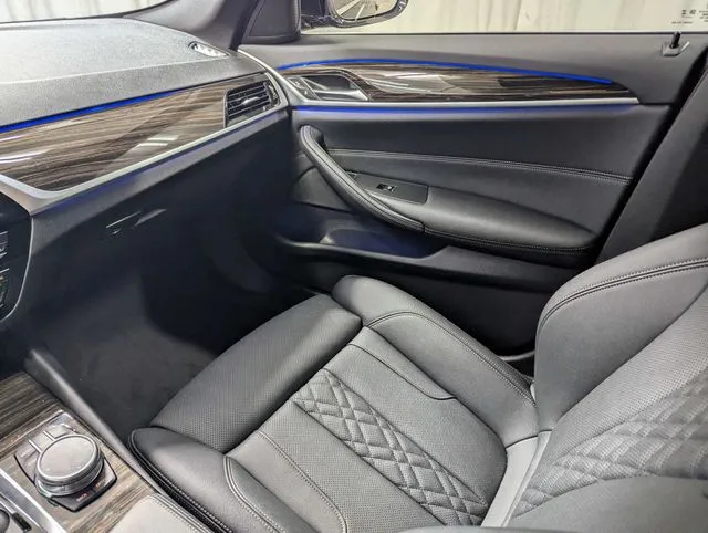 BMW 5 Series photo 8