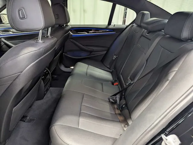 BMW 5 Series photo 9