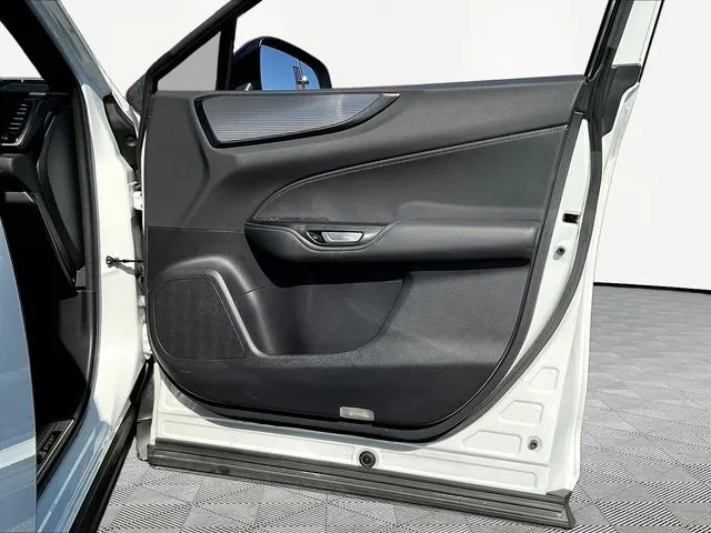 Lexus NX photo 30