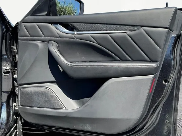 Maserati Levante photo 30