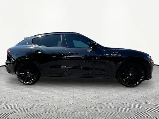 Maserati Levante photo 8