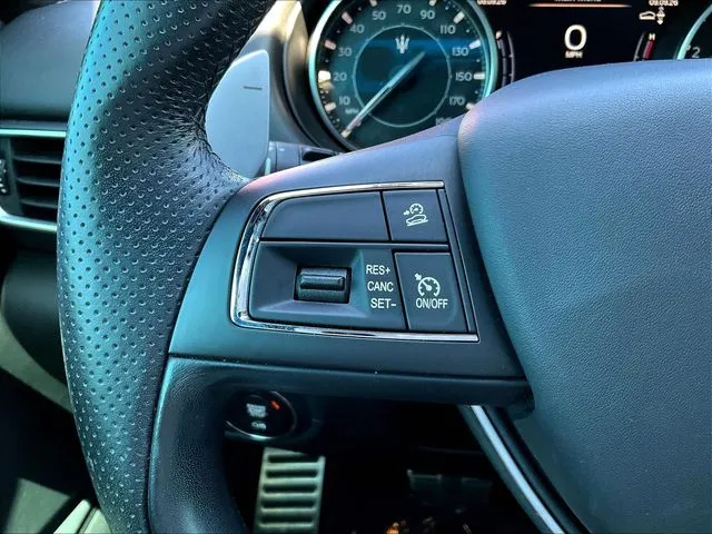 Maserati Levante photo 13